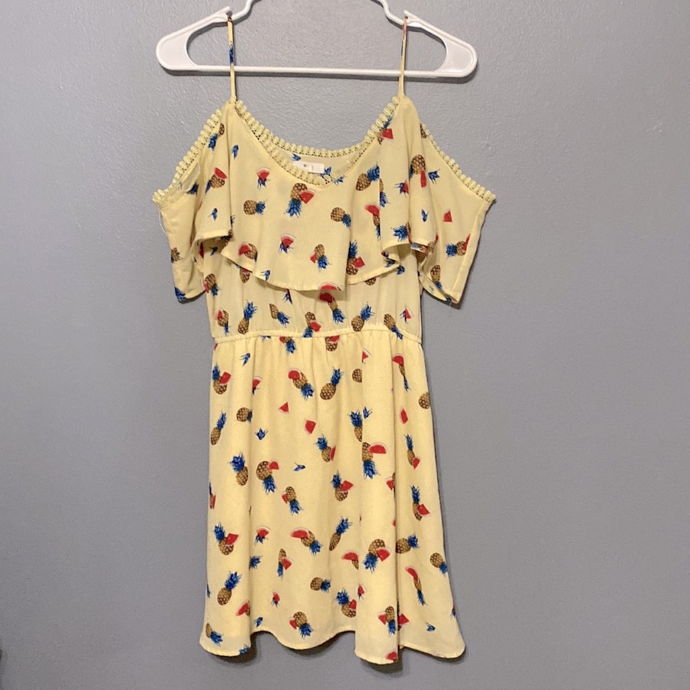 Mine size medium yellow dress